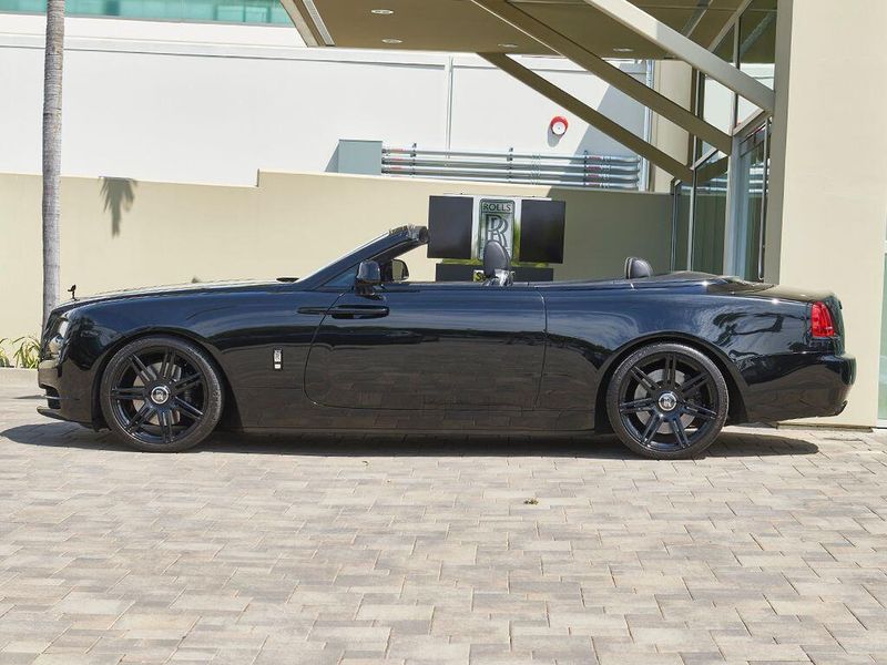 Used 2016 Rolls-Royce Dawn Image 3