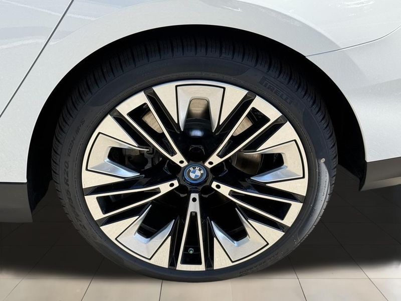 2025 BMW i5 eDrive40Image 17