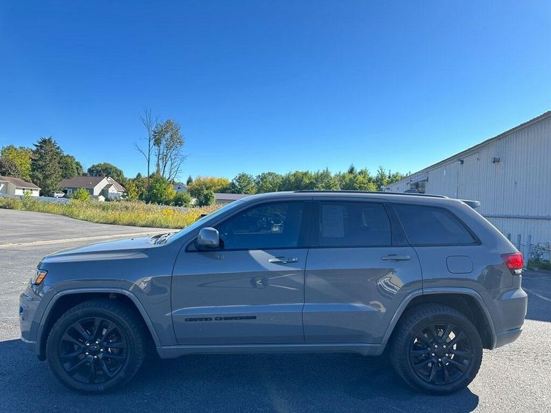 2020 Jeep Grand Cherokee Altitude photo 2