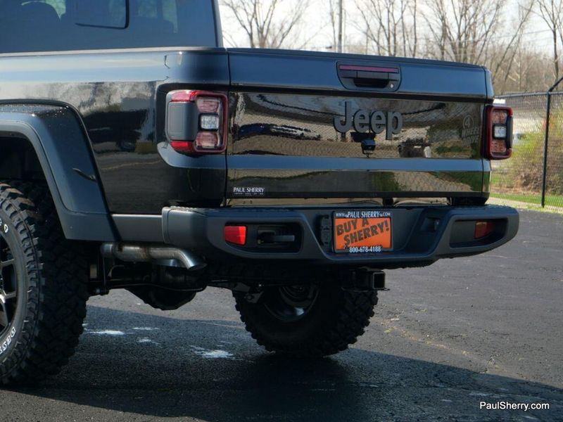 2025 Jeep Gladiator Willys photo 13