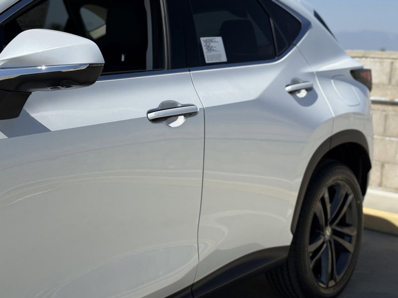 2025 LEXUS NX 450 450h+ LuxuryImage 9