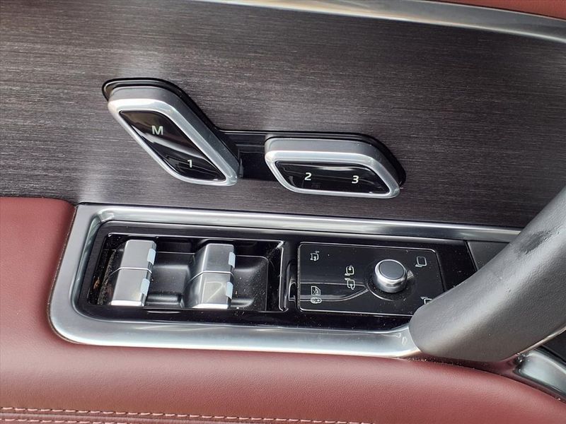 Used 2025 Land Rover Range Rover AutobiographyImage 21