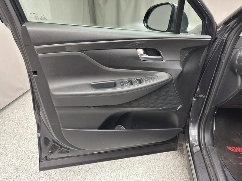 Used 2023 Hyundai Santa Fe SELImage 8