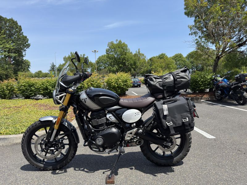 2025 Triumph SCRAMBLER 400 X - PHANTOM BLACK - SILVER ICE 