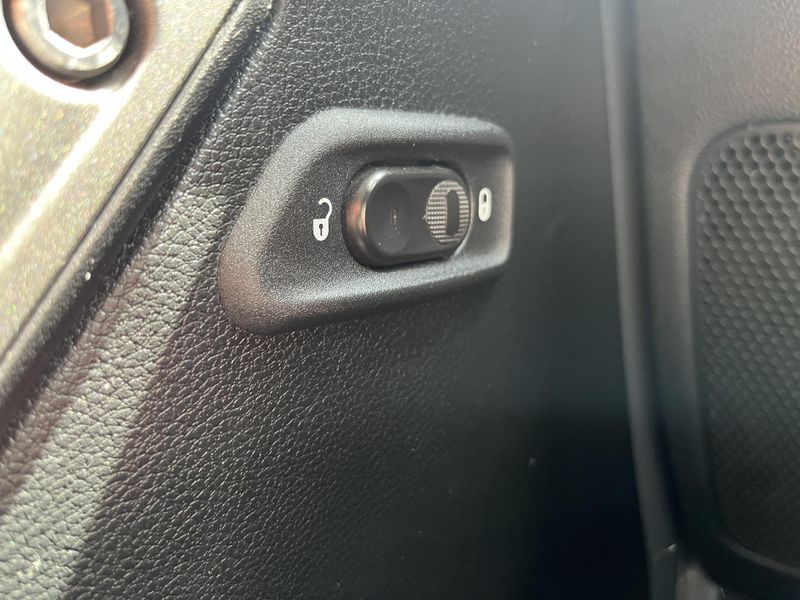 2017 Jeep Wrangler Unlimited SporImage 11