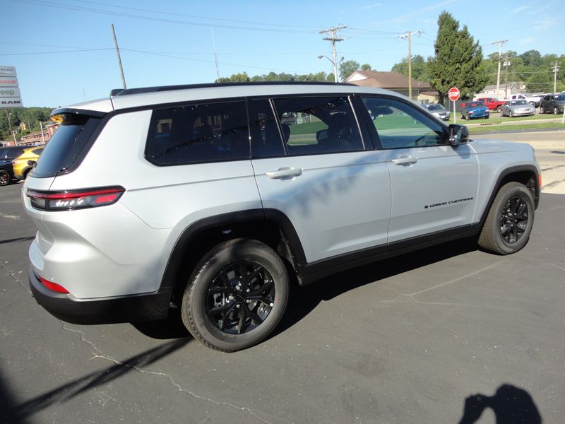 2024 Jeep Grand Cherokee L Altitude X 4x4Image 10