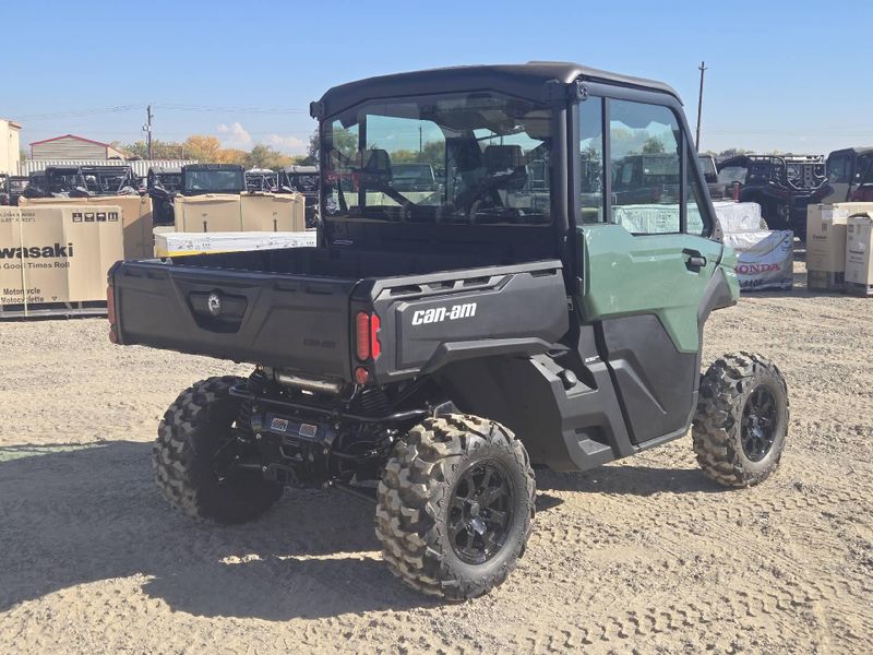 New 2026 Can-Am DEF DPS CAB HD9 Image 6