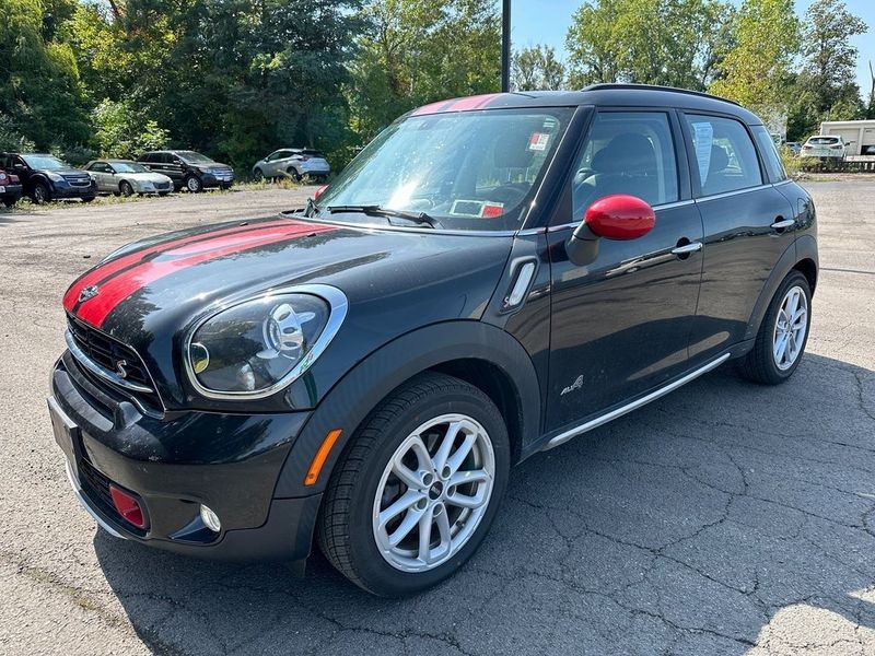 2016 MINI Countryman BaseImage 8