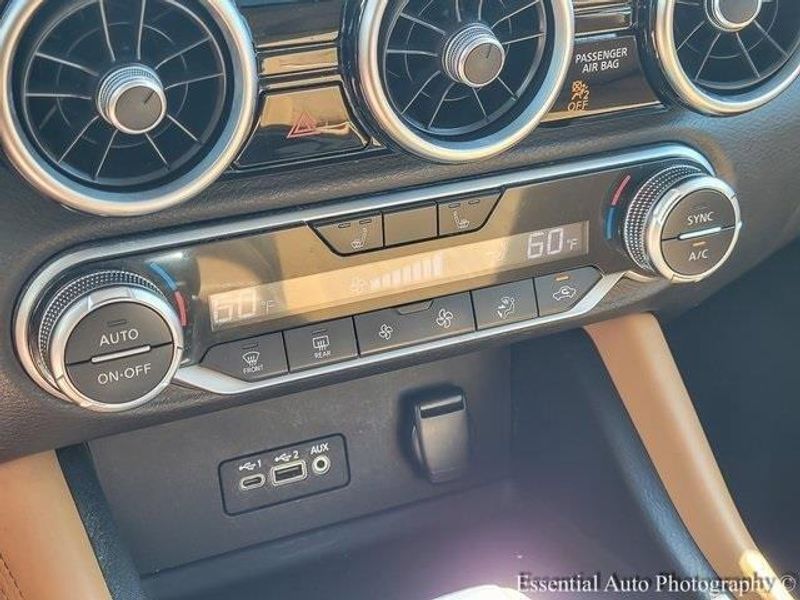 2020 Nissan Sentra SV photo 12