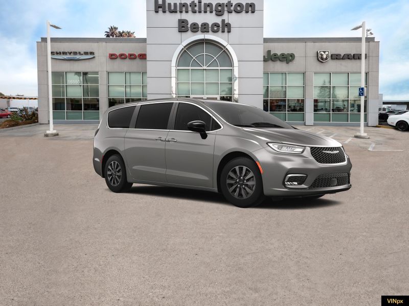 2025 Chrysler Pacifica Hybrid SelectImage 11