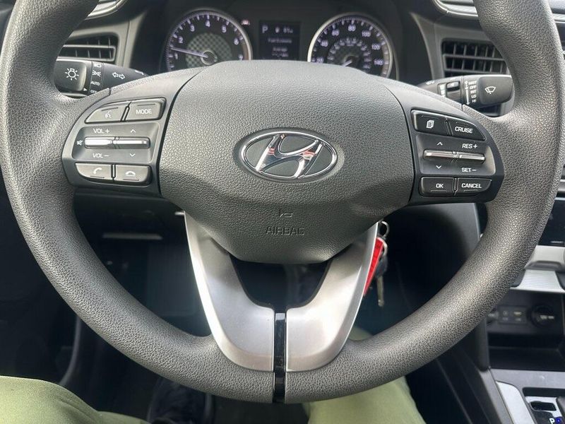 2019 Hyundai Elantra SELImage 3