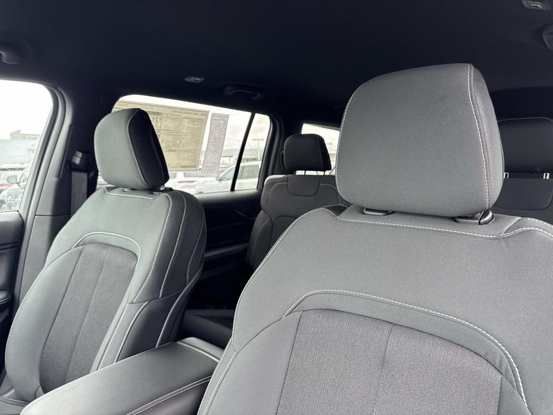 New 2026 Jeep Grand Cherokee L Laredo 4x2