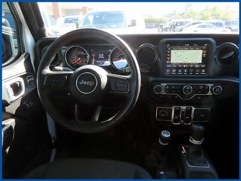 2022 Jeep Gladiator Altitude photo 10