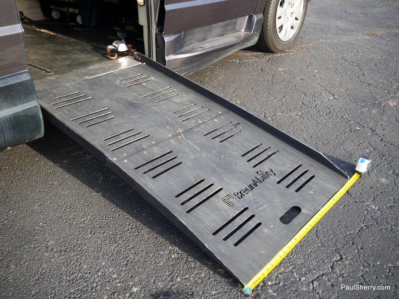 Used 2015 Dodge Grand Caravan SE