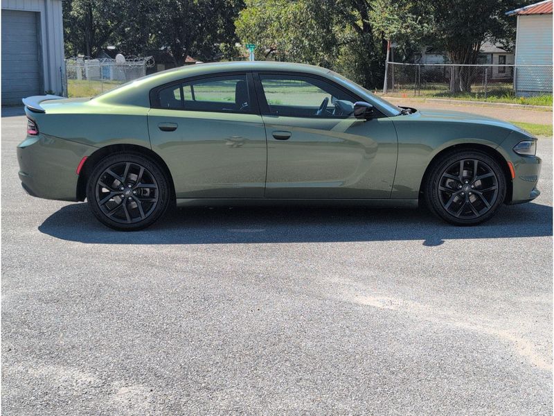 Used 2022 Dodge Charger SXTImage 5