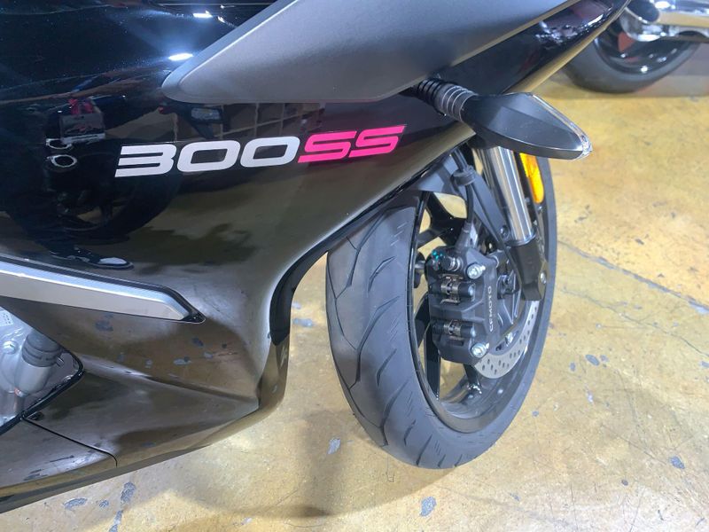 New 2025 CFMOTO 300SS Image 19