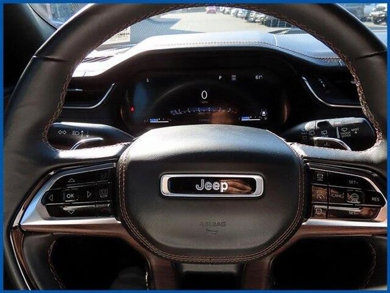 2023 Jeep Grand Cherokee L SummitImage 19