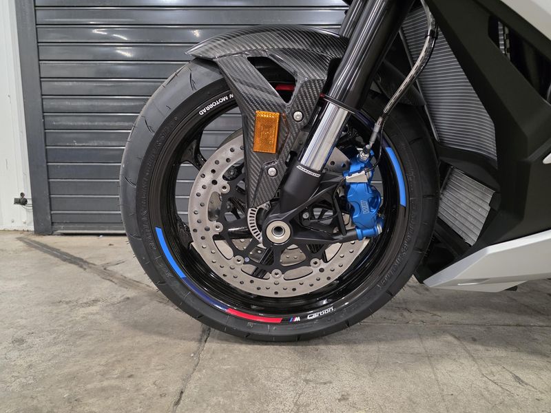 2025 BMW M 1000 R