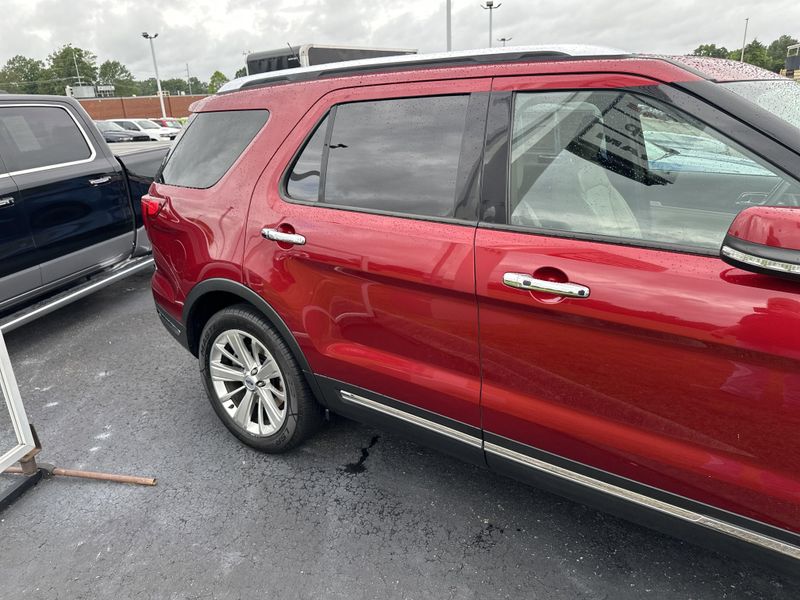 Used 2019 Ford Explorer LimitedImage 5