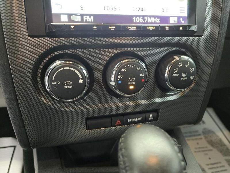 2013 Dodge Challenger R/T photo 17