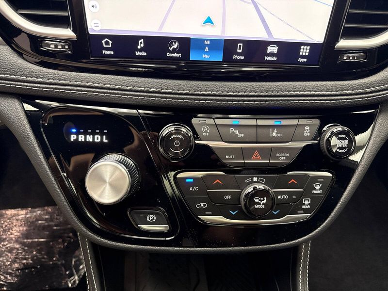 New 2026 Chrysler Pacifica Limited AwdImage 15