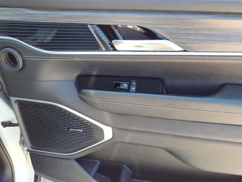 2024 Jeep Wagoneer L Series II photo 4