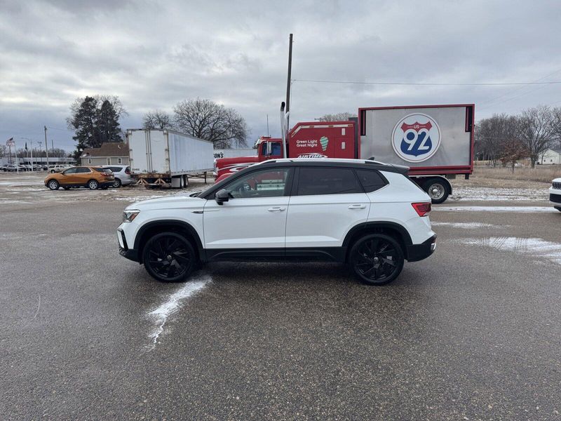 2024 Volkswagen Taos SEImage 4