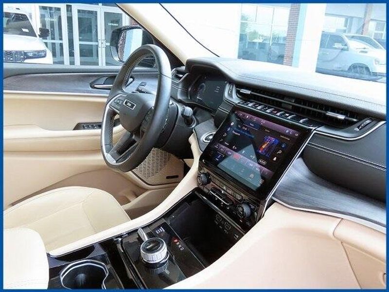 Used 2022 Jeep Grand Cherokee LimitedImage 8