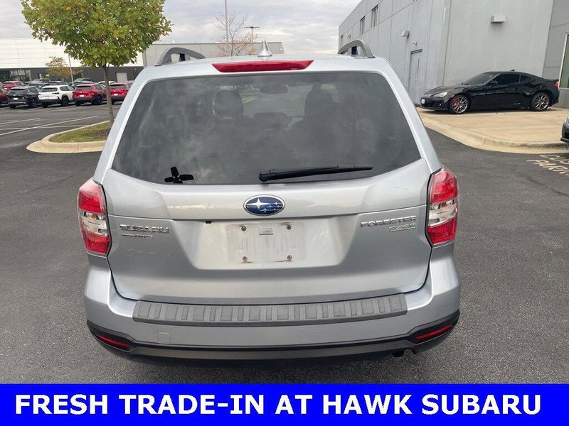 2016 Subaru Forester 2.5i Premium photo 4