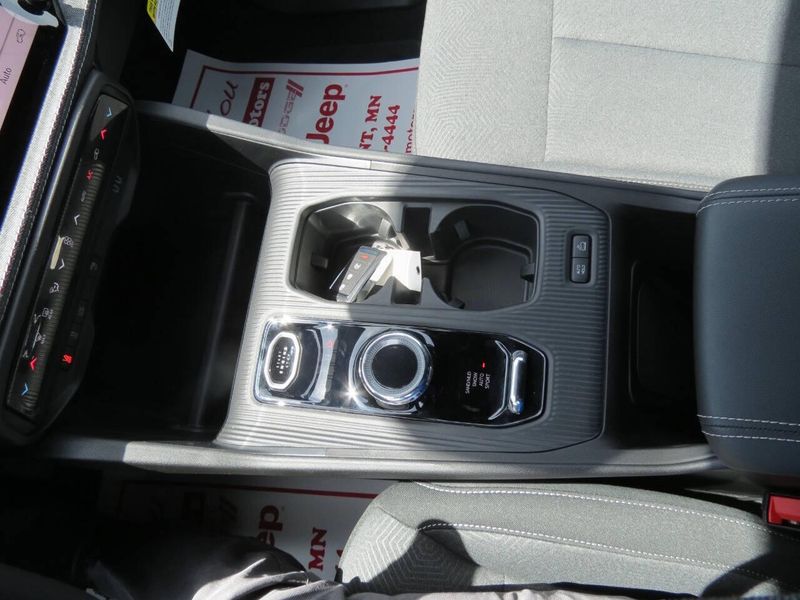 New 2026 Jeep Cherokee Laredo 4x4Image 15