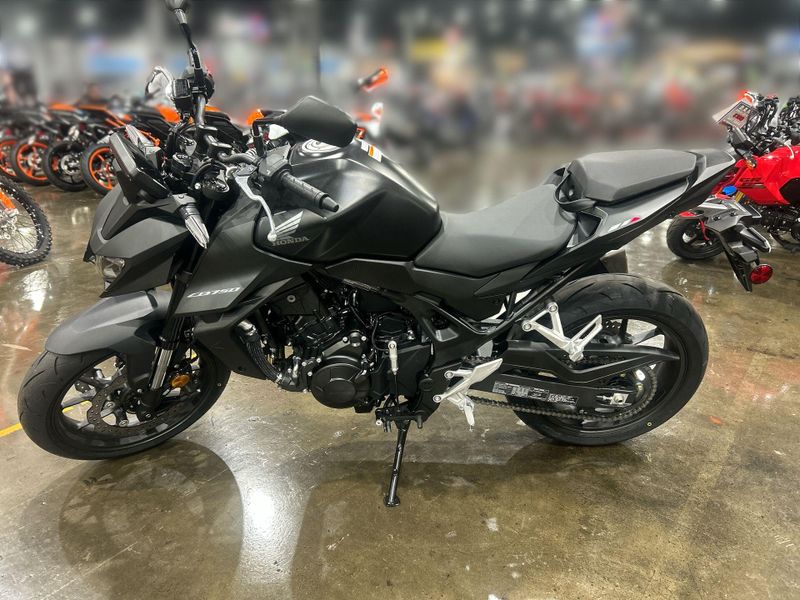 New 2025 Honda CB750 HORNET Image 11