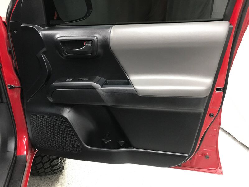 2020 Toyota Tacoma SRImage 15