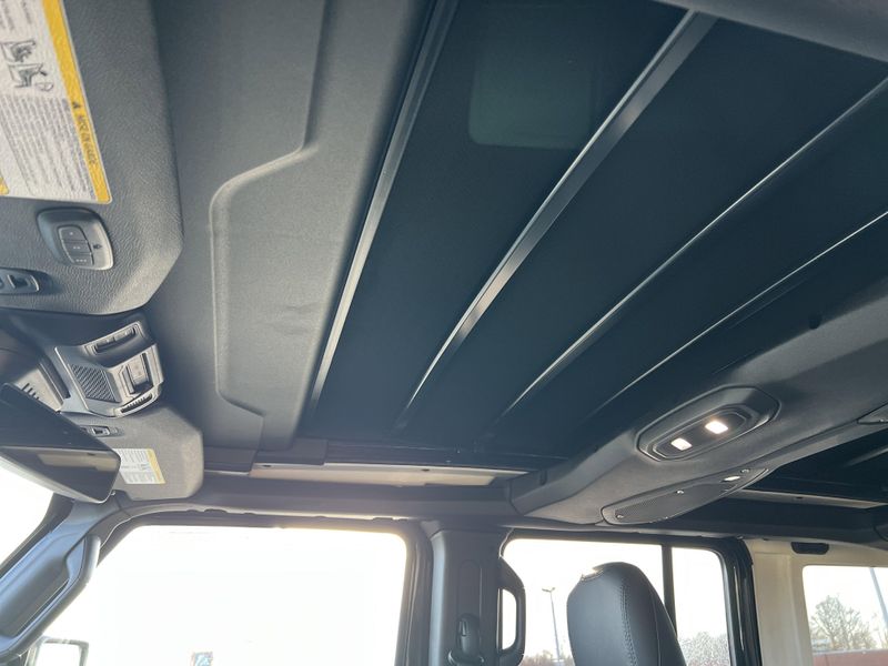 New 2026 Jeep Wrangler 4-door SaharaImage 18