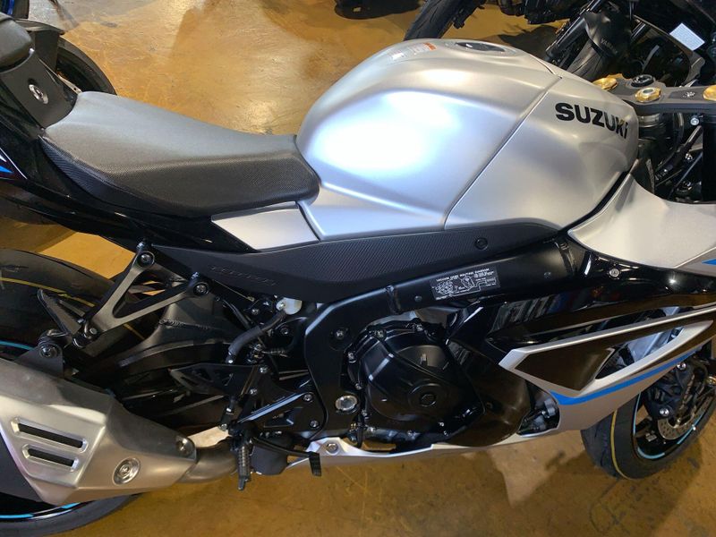 New 2025 Suzuki GSX-R1000 Image 14