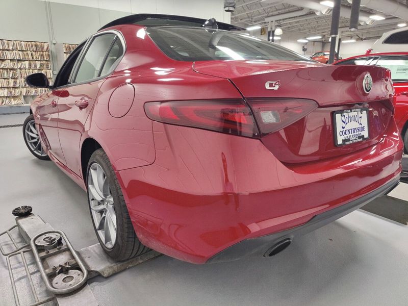 2023 Alfa Romeo Giulia Sprint AWD w/Sunroof & NavImage 12