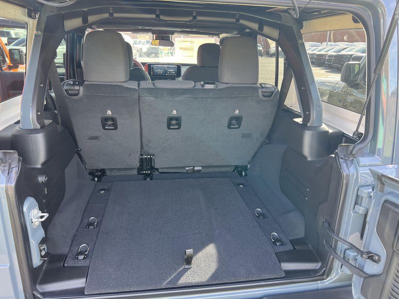 New 2025 Jeep Wrangler 4-door Sport SImage 17