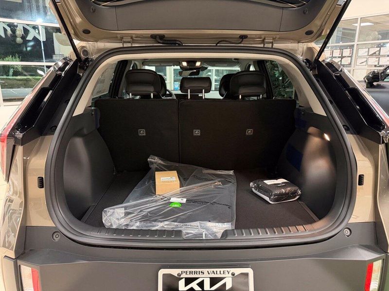 New 2027 Kia Niro LXImage 14