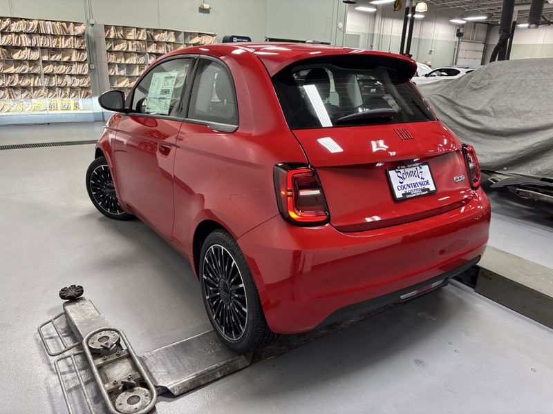 New 2024 Fiat 500e Inspi(red)Image 9