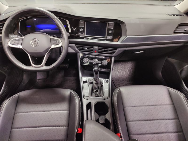Used 2024 Volkswagen Jetta SE w/SunroofImage 16