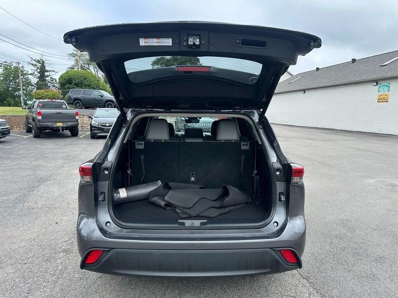 2021 Toyota Highlander XLE photo 15