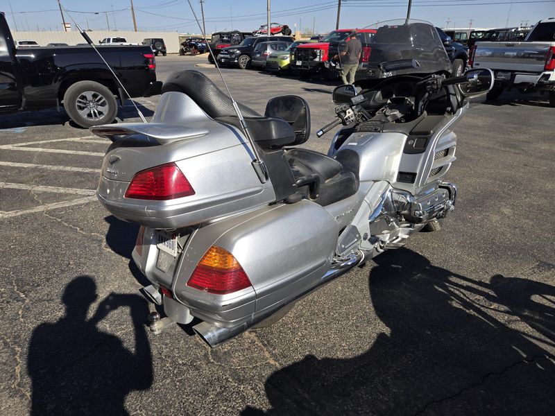 USED 2005 HONDA GOLD WING Image 8