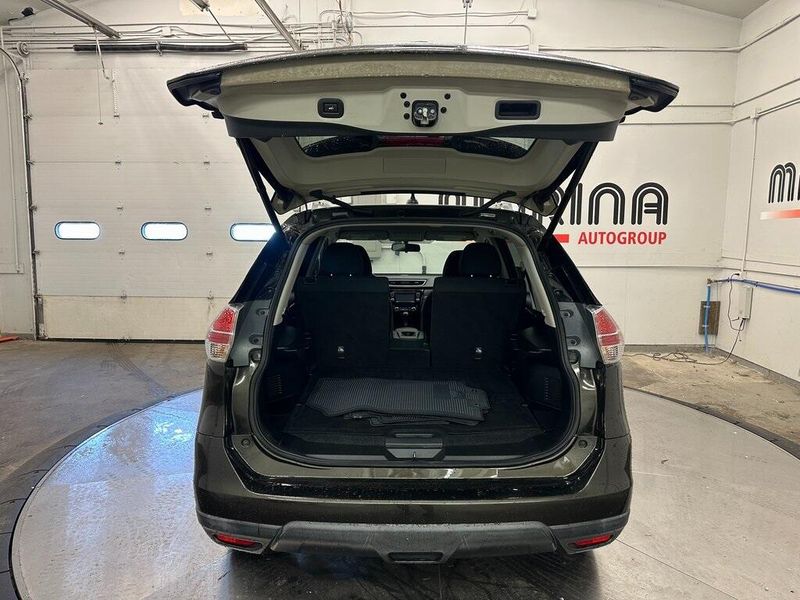 2016 Nissan Rogue SVImage 17