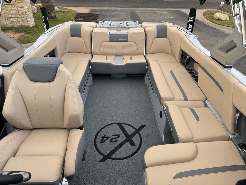 2023 MASTERCRAFT X24 Image 20