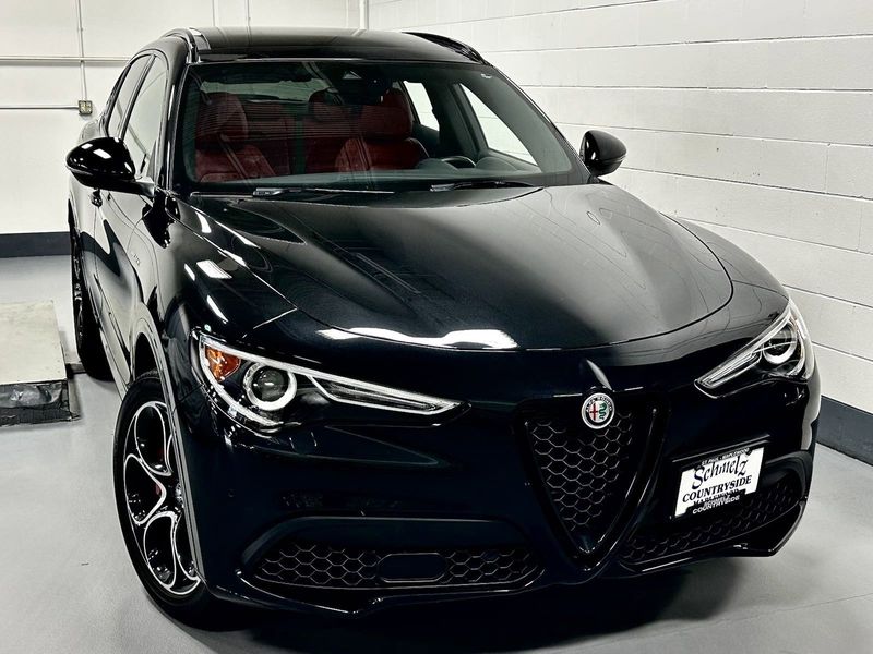 2022 Alfa Romeo Stelvio Veloce AWD w/ Premium & Activ PkgImage 2