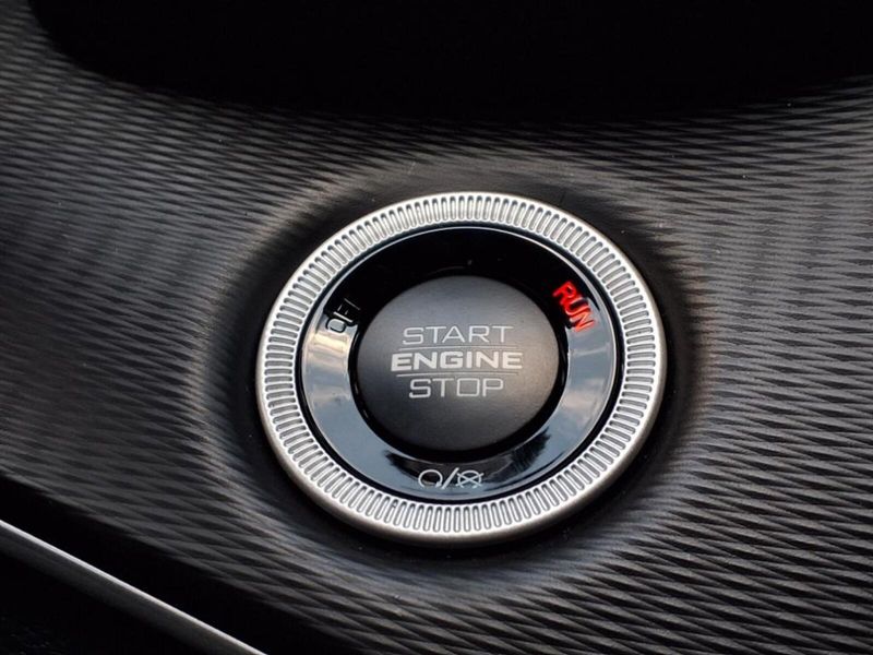 2025 Jeep Grand Cherokee Altitude photo 11