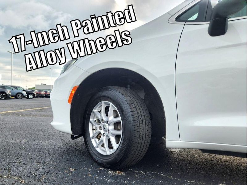 Used 2023 Chrysler Pacifica Touring L