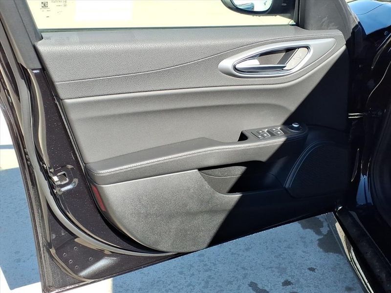 New 2025 Alfa Romeo Giulia RWDImage 14