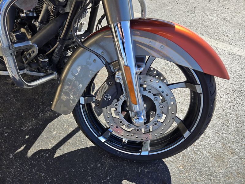 USED 2013 HARLEY ROAD GLIDE CVO  CUSTOM Image 25