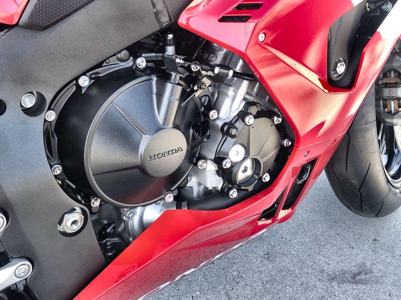 New 2026 Honda CBR1000RR-R FIREBLADE SP Image 20