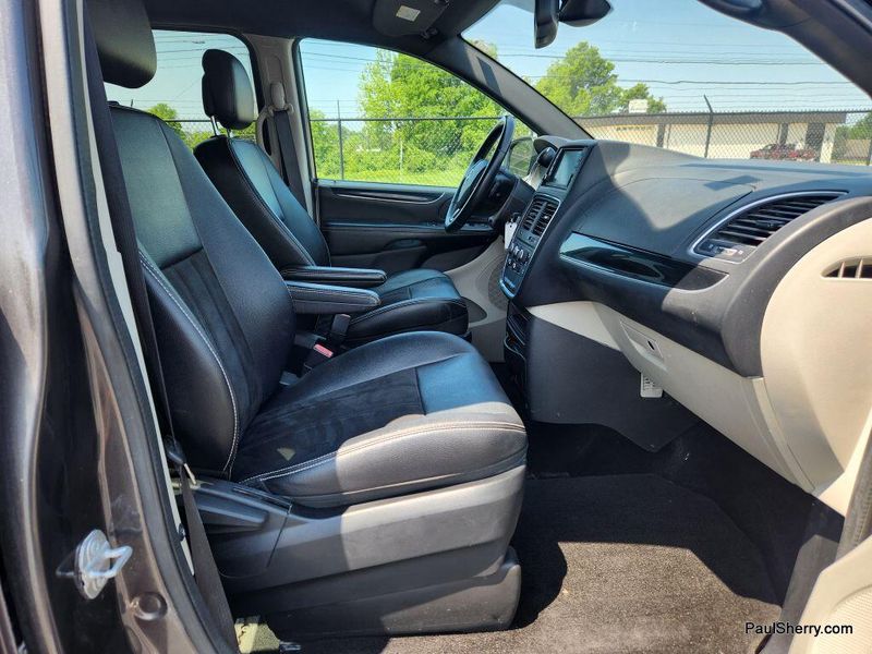 2019 Dodge Grand Caravan SXTImage 27